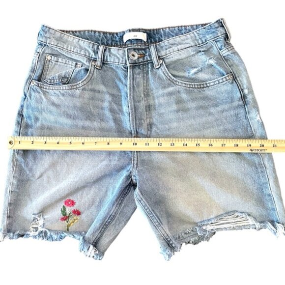 Embroidered H&M High Waist Blue Jean Button Fly Denim Shorts Distressed Size 8 - Picture 11 of 15
